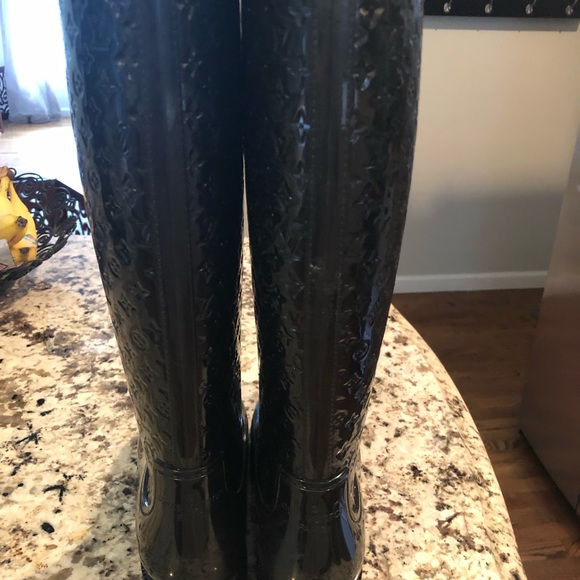 Louis Vuitton rain boots size 7. Worn twice. - Picture 2 of 3